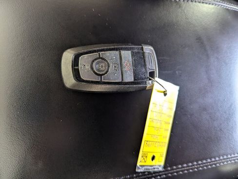 Used 2020 Ford Explorer XLT image 31