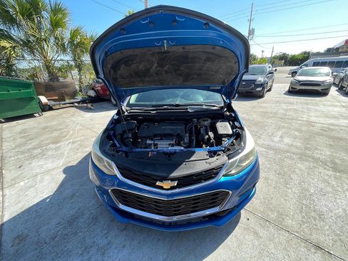 Used 2017 Chevrolet Cruze LT w/ Convenience Package FWD image 13