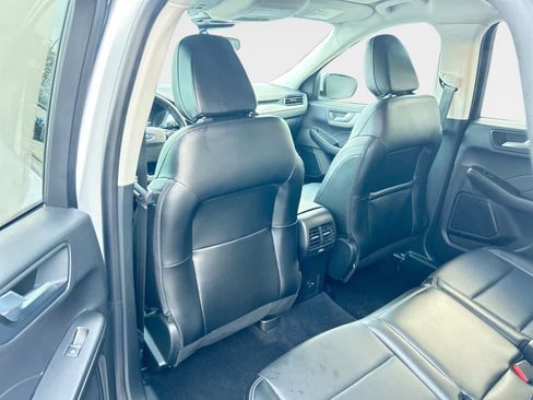 Used 2022 Ford Escape SEL FWD image 12