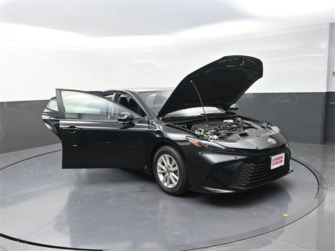 Used 2025 Toyota Camry LE image 35