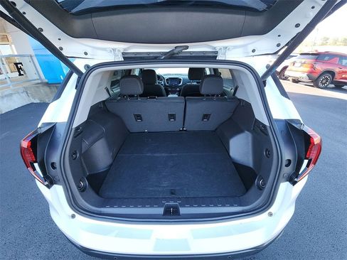 Used 2024 GMC Terrain SLE w/ Driver Convenience Package image 23