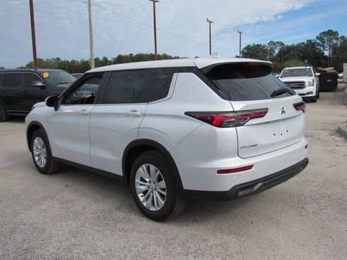 New 2026 Mitsubishi Outlander ES FWD image 5