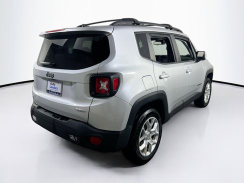 Used 2017 Jeep Renegade Latitude image 5