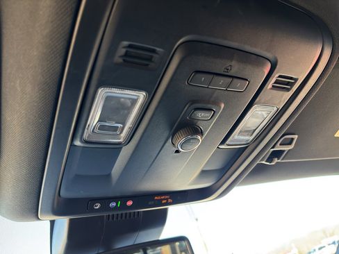 Used 2024 GMC Yukon SLT image 25