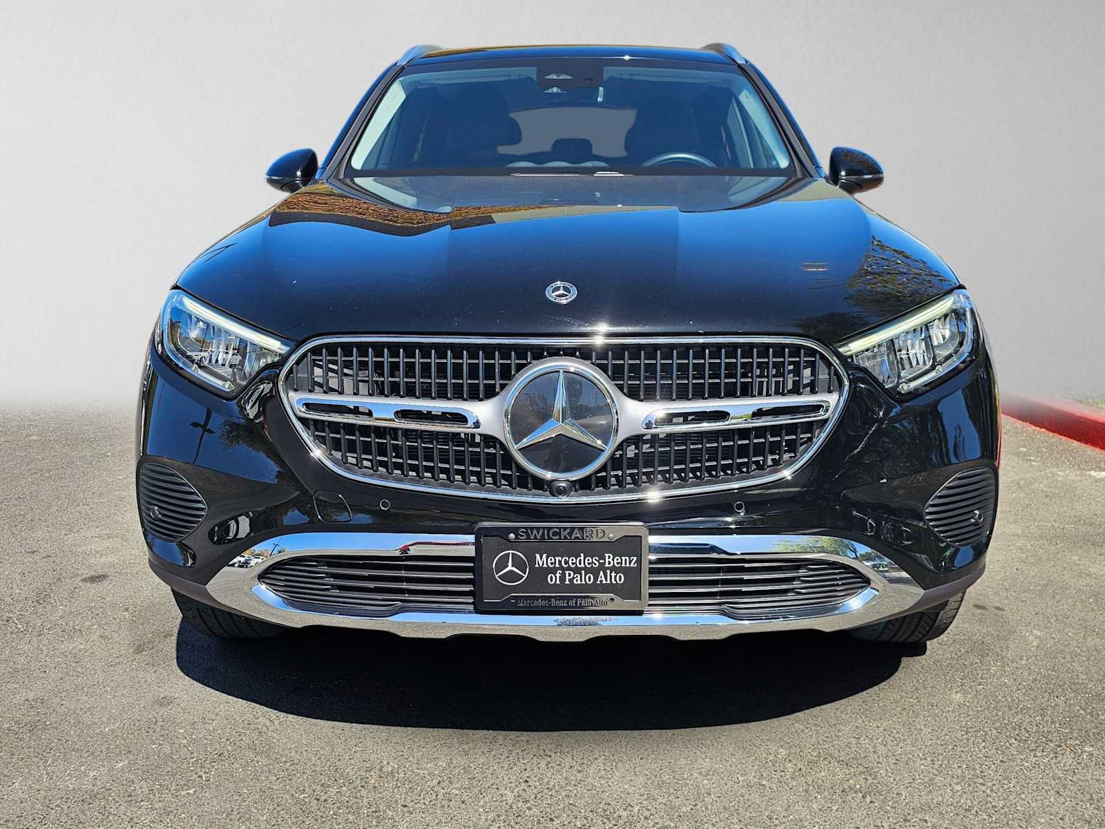 Used 2025 Mercedes-Benz GLC 350e 4MATIC image 8