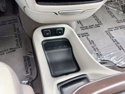 Used 2017 Chrysler Pacifica Touring-L FWD image 29