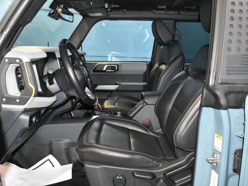 Used 2023 Ford Bronco Badlands image 6