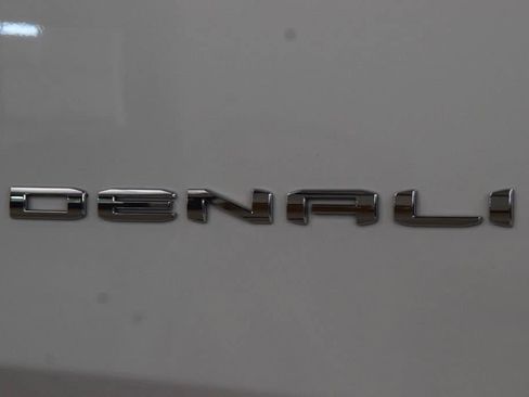 Used 2024 GMC Yukon XL Denali AWD/4WD image 17