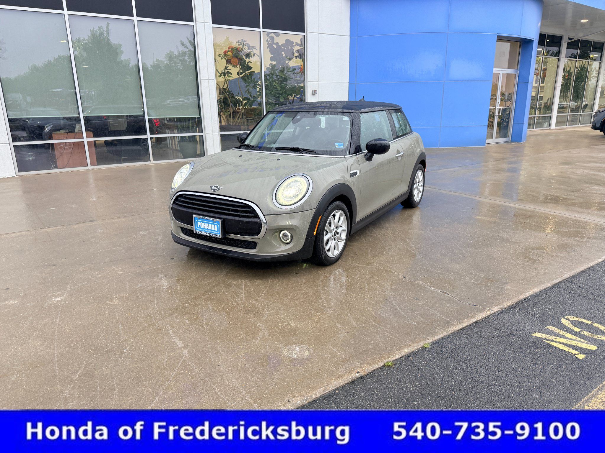 Used 2021 MINI Cooper 2-Door Hardtop FWD image 2
