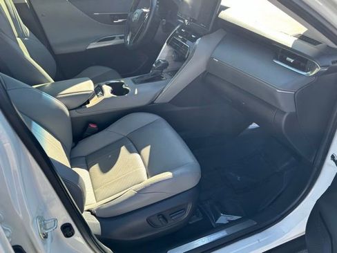 Used 2021 Toyota Venza Limited image 26