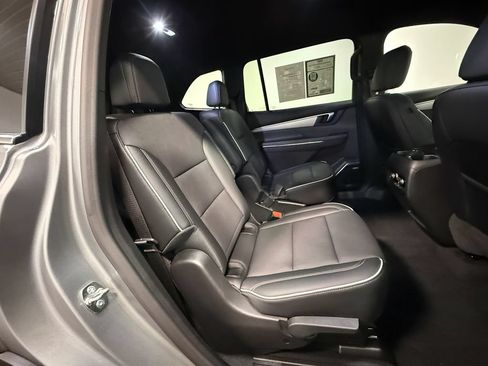 Used 2026 Buick Enclave Preferred AWD/4WD image 14