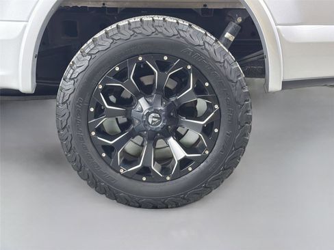 Used 2018 Ford F150 XLT w/ Equipment Group 302A Luxury AWD/4WD image 26
