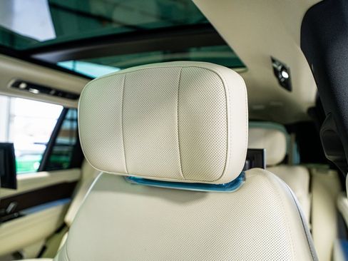 Used 2025 Land Rover Range Rover Long Wheelbase Autobiography image 38