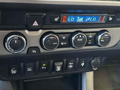 Used 2019 Toyota Tacoma TRD Off-Road AWD/4WD image 19