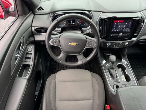 Used 2023 Chevrolet Traverse LT image 17