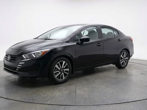 Used 2025 Nissan Versa SV image 3