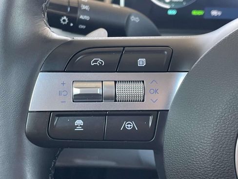 Certified 2025 Hyundai Tucson Limited AWD/4WD image 23