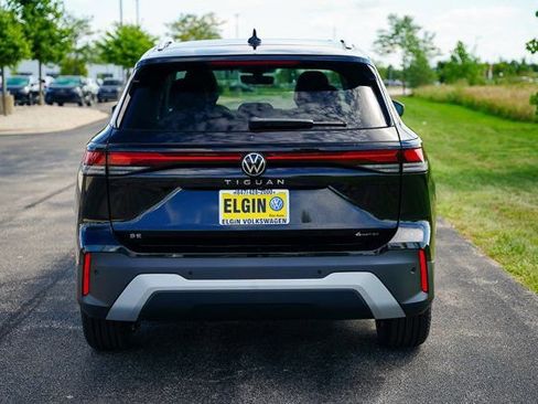 Used 2025 Volkswagen Tiguan SE w/ Panoramic Sunroof Package image 29