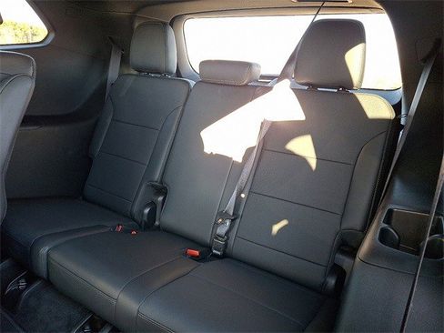 Certified 2025 Buick Enclave Preferred image 8