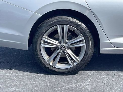 Used 2024 Volkswagen Jetta SE FWD image 9
