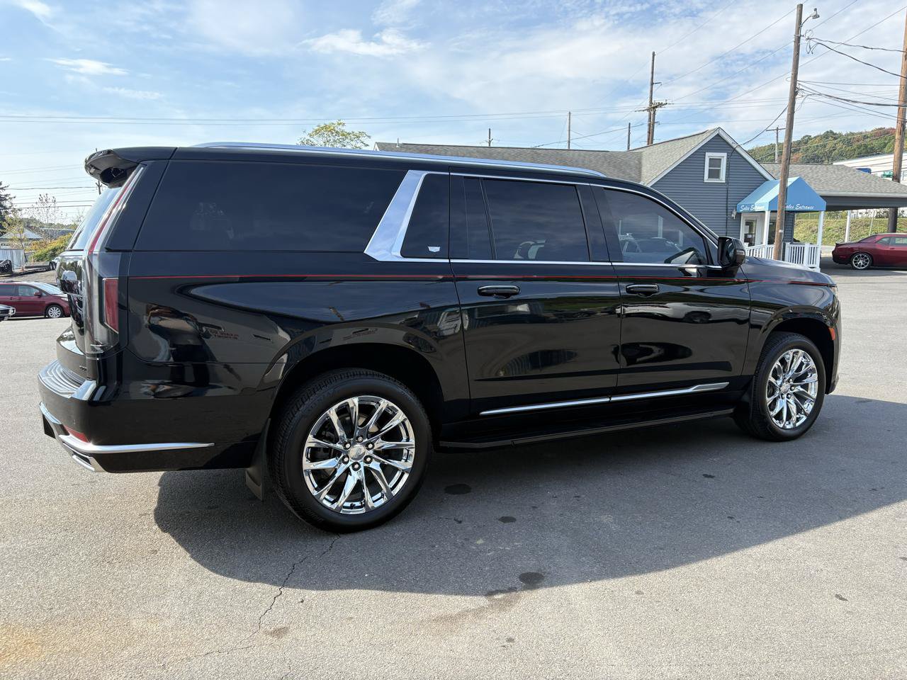 Used 2023 Cadillac Escalade ESV Premium Luxury w/ LPO, Radiant Package AWD/4WD image 5