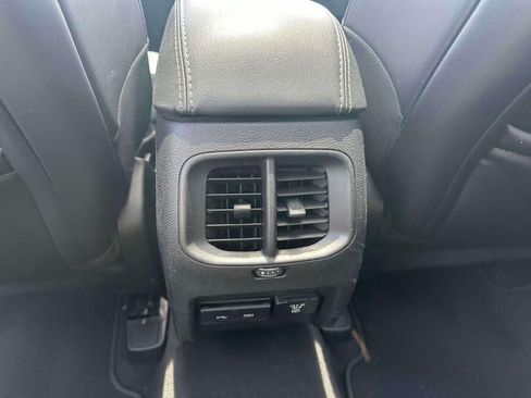Used 2019 Jeep Cherokee Limited AWD/4WD image 12