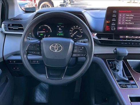 Used 2024 Toyota Sienna LE image 6