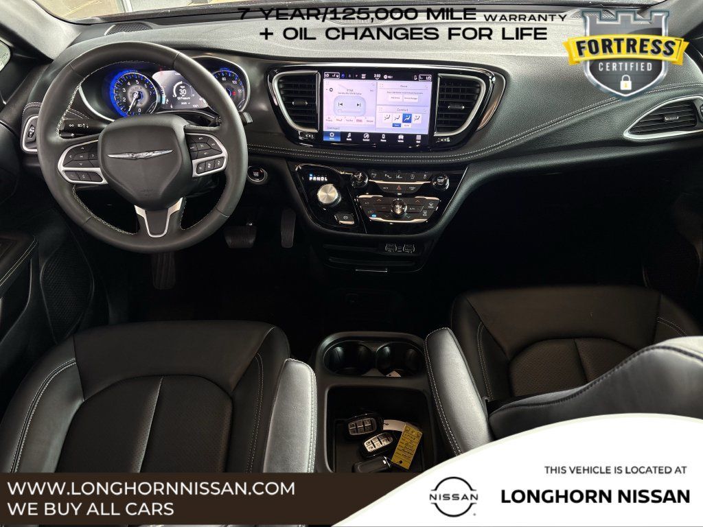 Used 2025 Chrysler Pacifica Select AWD/4WD image 9