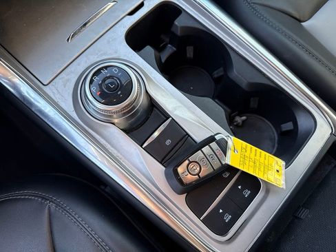 Used 2022 Ford Explorer XLT w/ Equipment Group 202A image 28