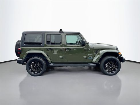Used 2022 Jeep Wrangler Unlimited Sahara image 5