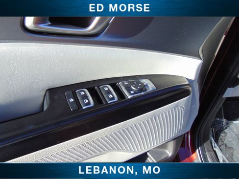 Used 2023 Kia Carnival LX image 12