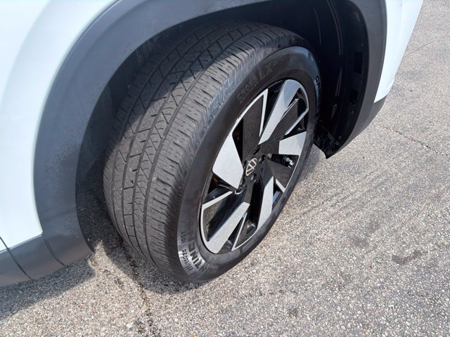 Used 2025 Volkswagen Atlas Cross Sport SE AWD/4WD image 39