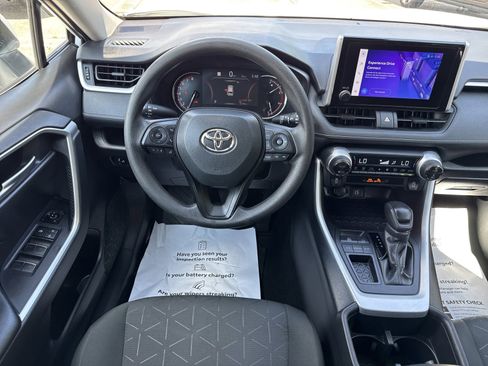 Used 2024 Toyota RAV4 XLE FWD image 15