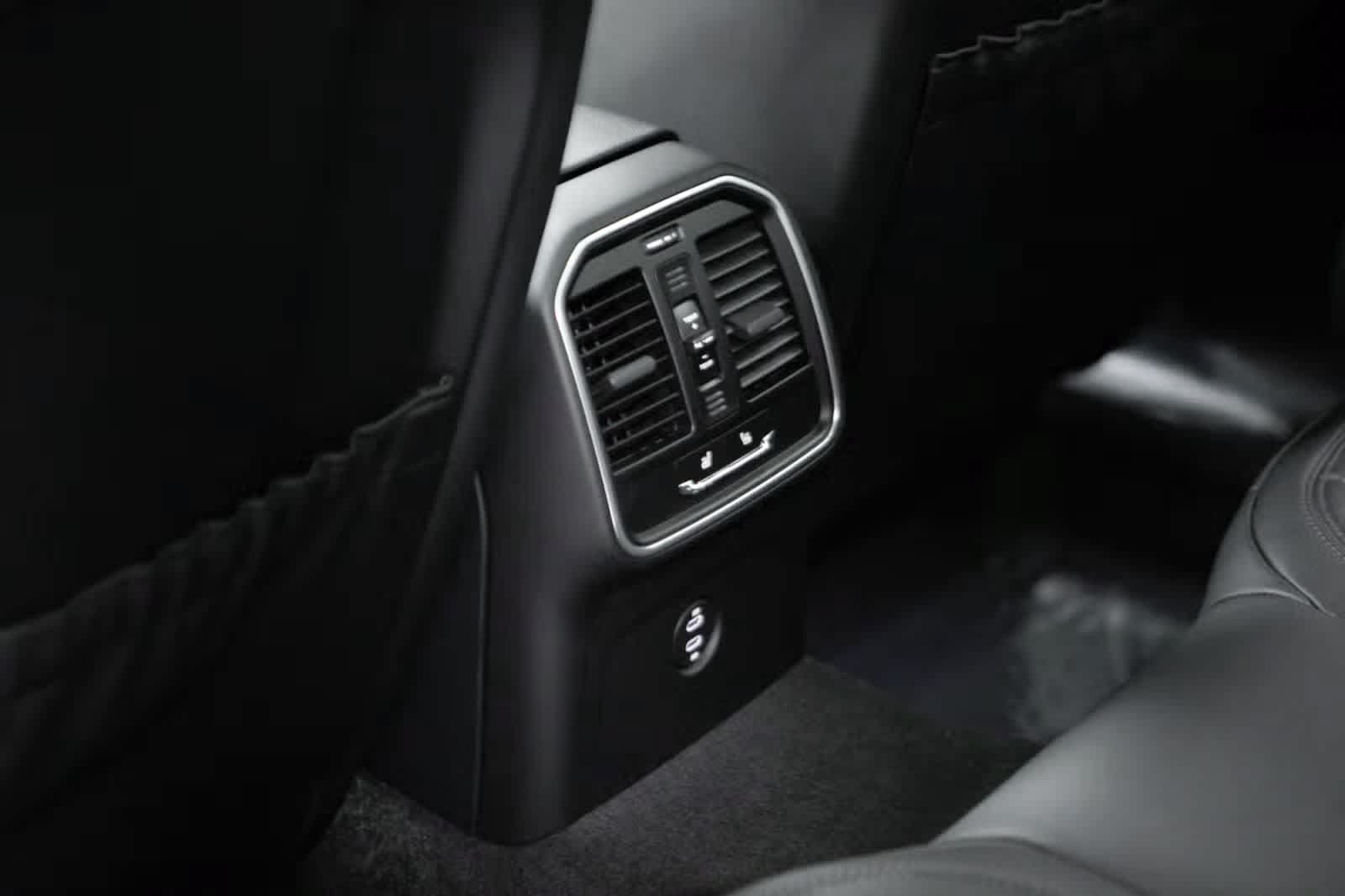 Certified 2026 Porsche Macan S AWD/4WD image 35