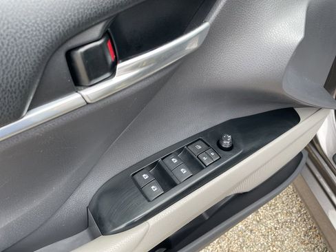 Used 2019 Toyota Camry LE image 13