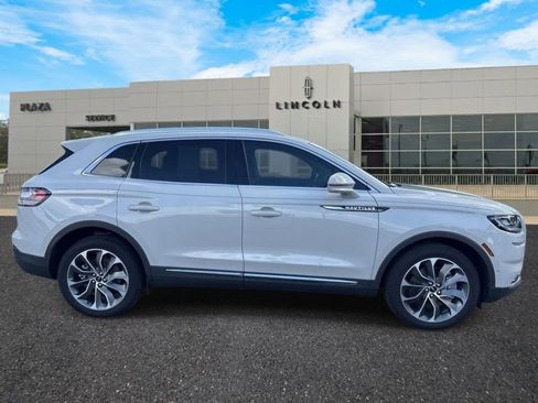Used 2023 Lincoln Nautilus Reserve AWD/4WD image 2