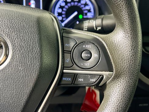 Used 2021 Toyota Camry LE image 19