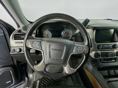 Used 2020 GMC Yukon Denali w/ Denali Premium Package image 11