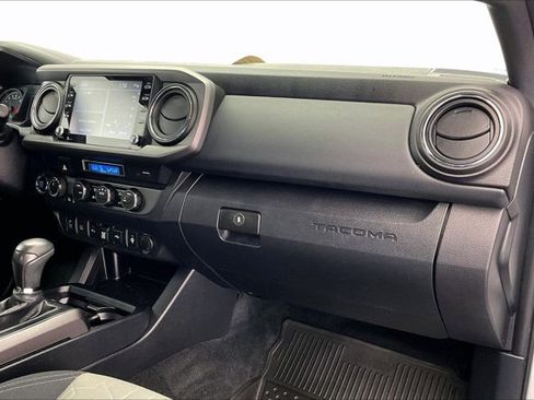 Used 2022 Toyota Tacoma TRD Off-Road image 16