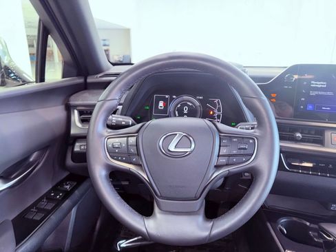 Used 2024 Lexus UX 250h 250h Premium BLIND SPOT/CARPLA image 18