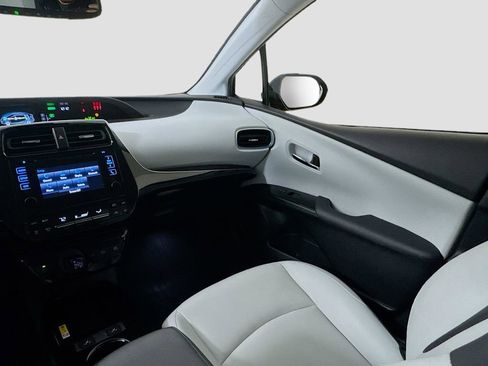 Used 2019 Toyota Prius XLE image 26