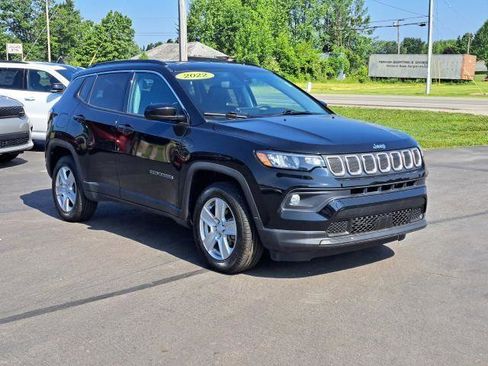 Used 2022 Jeep Compass Latitude image 2