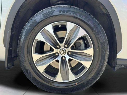 Used 2021 Toyota Highlander XLE AWD/4WD image 75