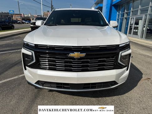 Used 2025 Chevrolet Suburban High Country AWD/4WD image 2