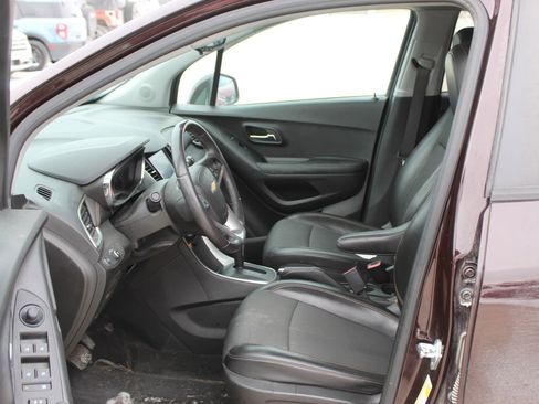 Used 2021 Chevrolet Trax LT w/ Driver Confidence Package image 9