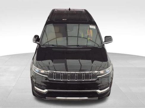 Used 2025 Jeep Grand Wagoneer Series III AWD/4WD image 3