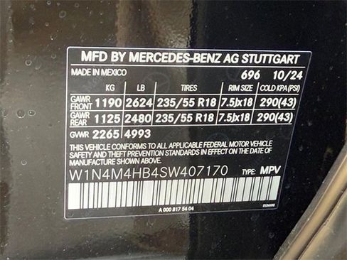 New 2025 Mercedes-Benz GLB 250 4MATIC image 18