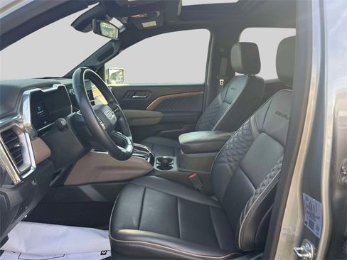 Used 2024 GMC Canyon Denali image 13