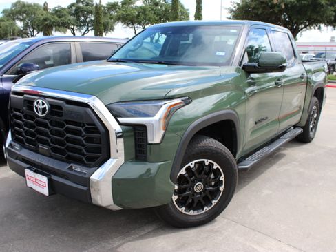 Used 2022 Toyota Tundra SR5 w/ TRD Off-Road Premium Package AWD/4WD image 4