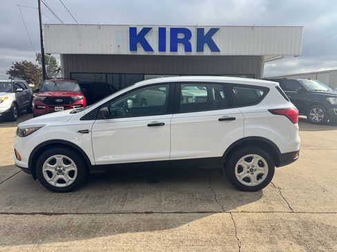 Used 2019 Ford Escape S image 2